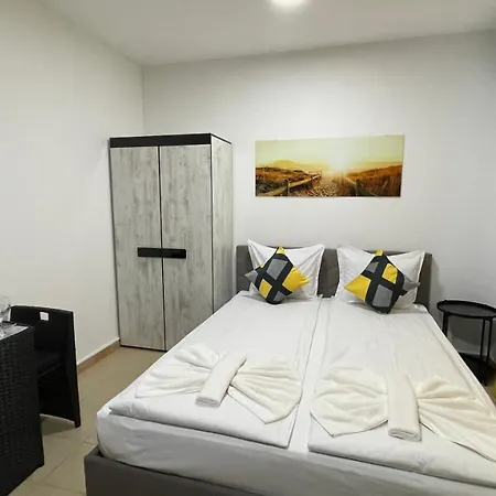 Апартаменти Amadeus Xv 5 Studio Centrum